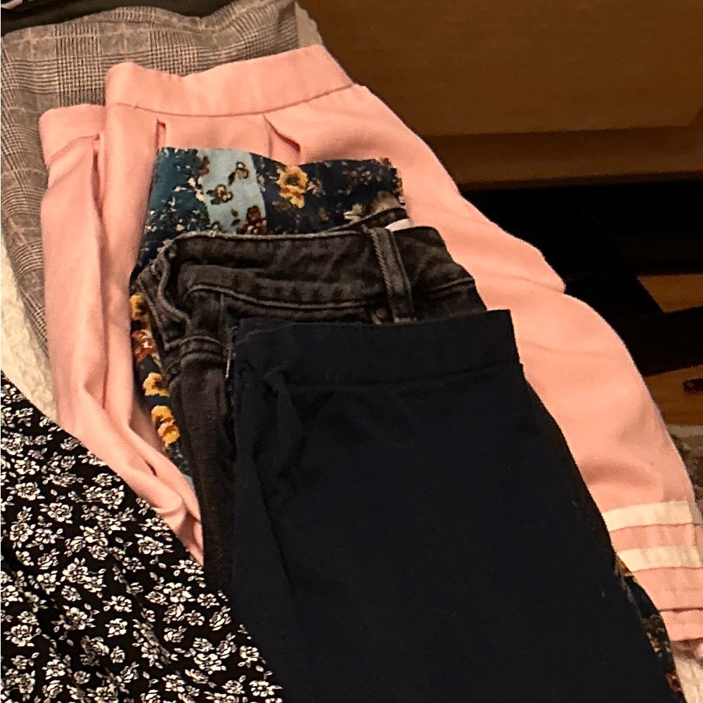 Lot of 5 tween skirts. Sz 10/12 Land’s End, Pacsun, Forever 21 & Amy Byer